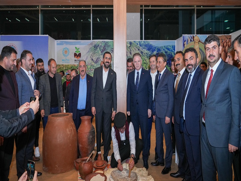 Vali Gül, Bitlis Tanıtım Günleri’ni Ziyaret Etti