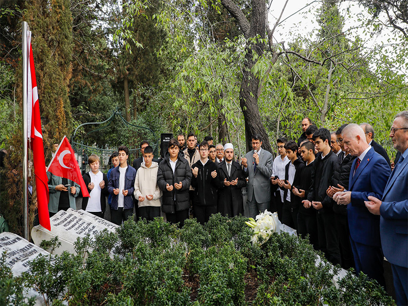 Medine Müdâfii Ömer Fahreddin Paşa, Kabri Başında Dualarla Anıldı